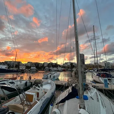 Liveaboard Sailboat In Central Marina *