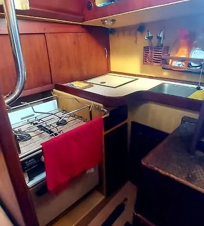 Liveaboard Sailboat In Central Marina Bådhotel Gzira