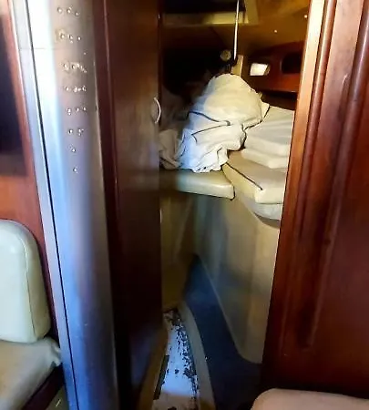 Liveaboard Sailboat In Central Marina *