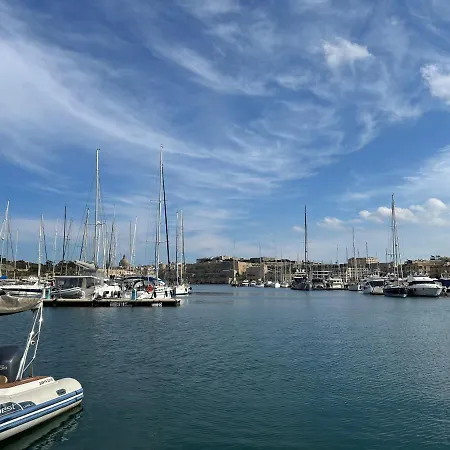 Liveaboard Sailboat In Central Marina *